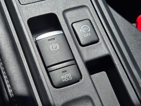 Used 2025 Nissan Pathfinder S FWD image 30