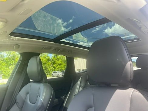 Used 2024 Volvo XC60 B5 Core AWD/4WD image 13