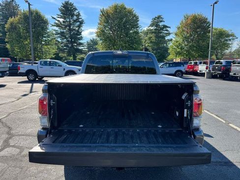 Used 2021 Toyota Tacoma TRD Sport AWD/4WD image 5