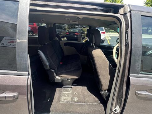Used 2017 Dodge Grand Caravan SE w/ UConnect Hands-Free Group FWD image 23