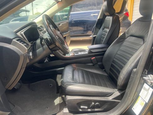 Used 2018 Ford Fusion SE w/ Fusion SE Technology Package FWD image 12