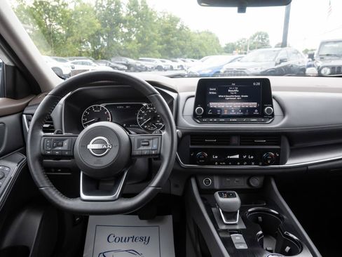 Used 2023 Nissan Rogue SV w/ SV Premium B Package AWD/4WD image 22