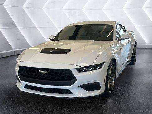 Used 2025 Ford Mustang Coupe image 3