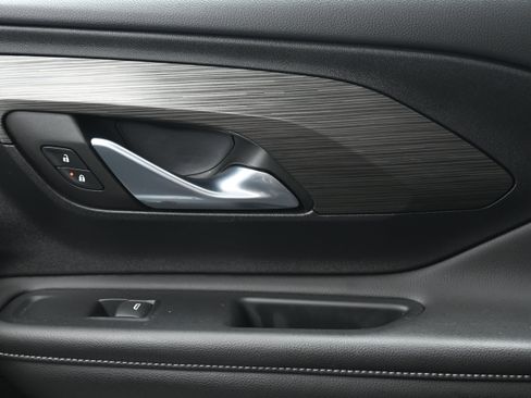 Used 2023 GMC Terrain SLT image 29