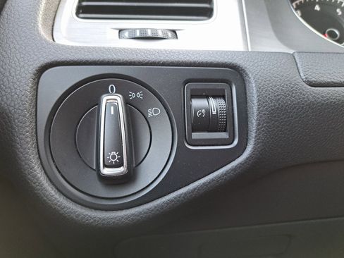 Used 2017 Volkswagen Golf S image 23