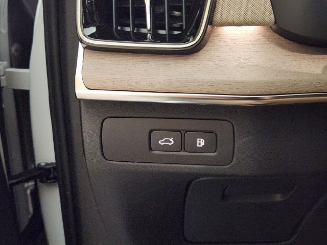 New 2026 Volvo XC90 T8 Plus w/ Protection Package Premier AWD/4WD image 22