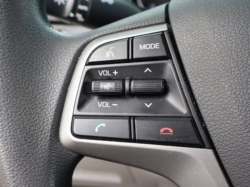 Used 2017 Hyundai Elantra SE image 21