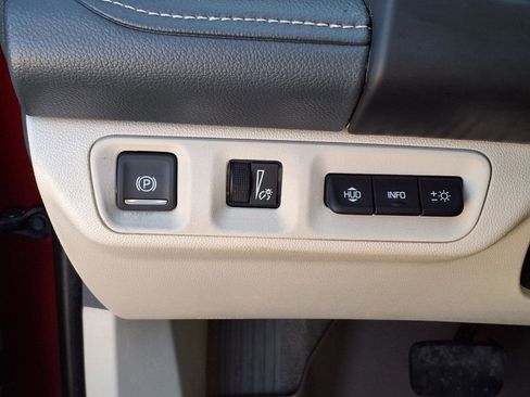 Used 2023 GMC Acadia Denali w/ Denali Ultimate Package image 25