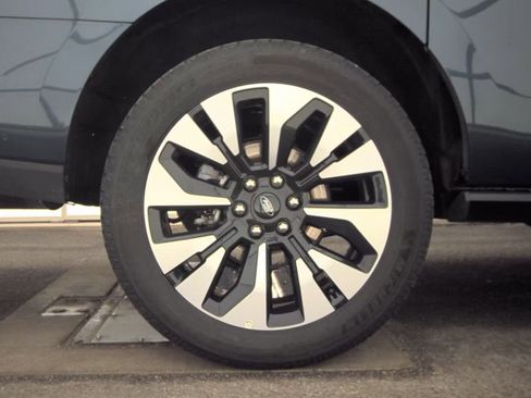 Used 2025 Ford Expedition Max Platinum w/ Driver's Package AWD/4WD image 14