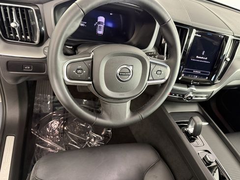 Used 2024 Volvo XC60 B5 Core image 17