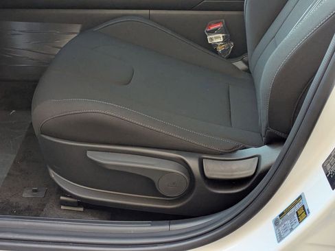 New 2025 Hyundai Elantra SEL image 16