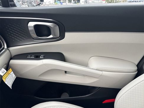 New 2025 Kia Sorento S image 24
