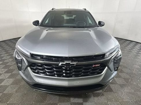 Used 2024 Chevrolet Trax RS w/ Sunroof Package FWD image 7