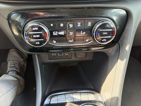 Used 2022 Buick Encore GX Select w/ Safety Package II AWD/4WD image 17