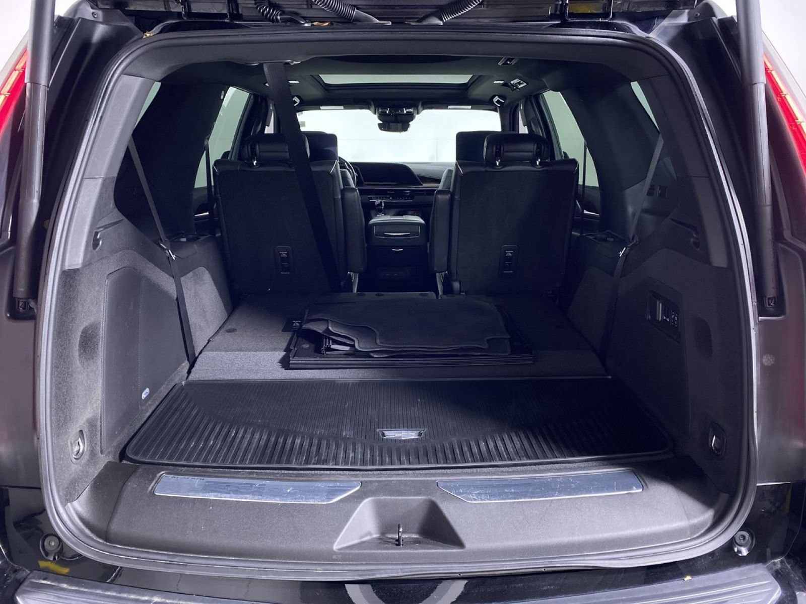 Certified 2023 Cadillac Escalade Premium Luxury w/ Performance Package AWD/4WD image 15