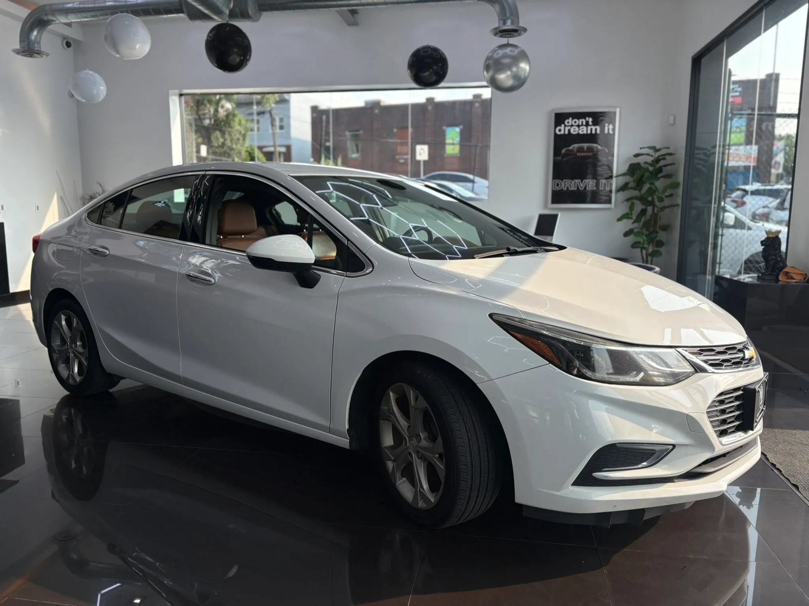 Used 2017 Chevrolet Cruze Premier FWD image 3