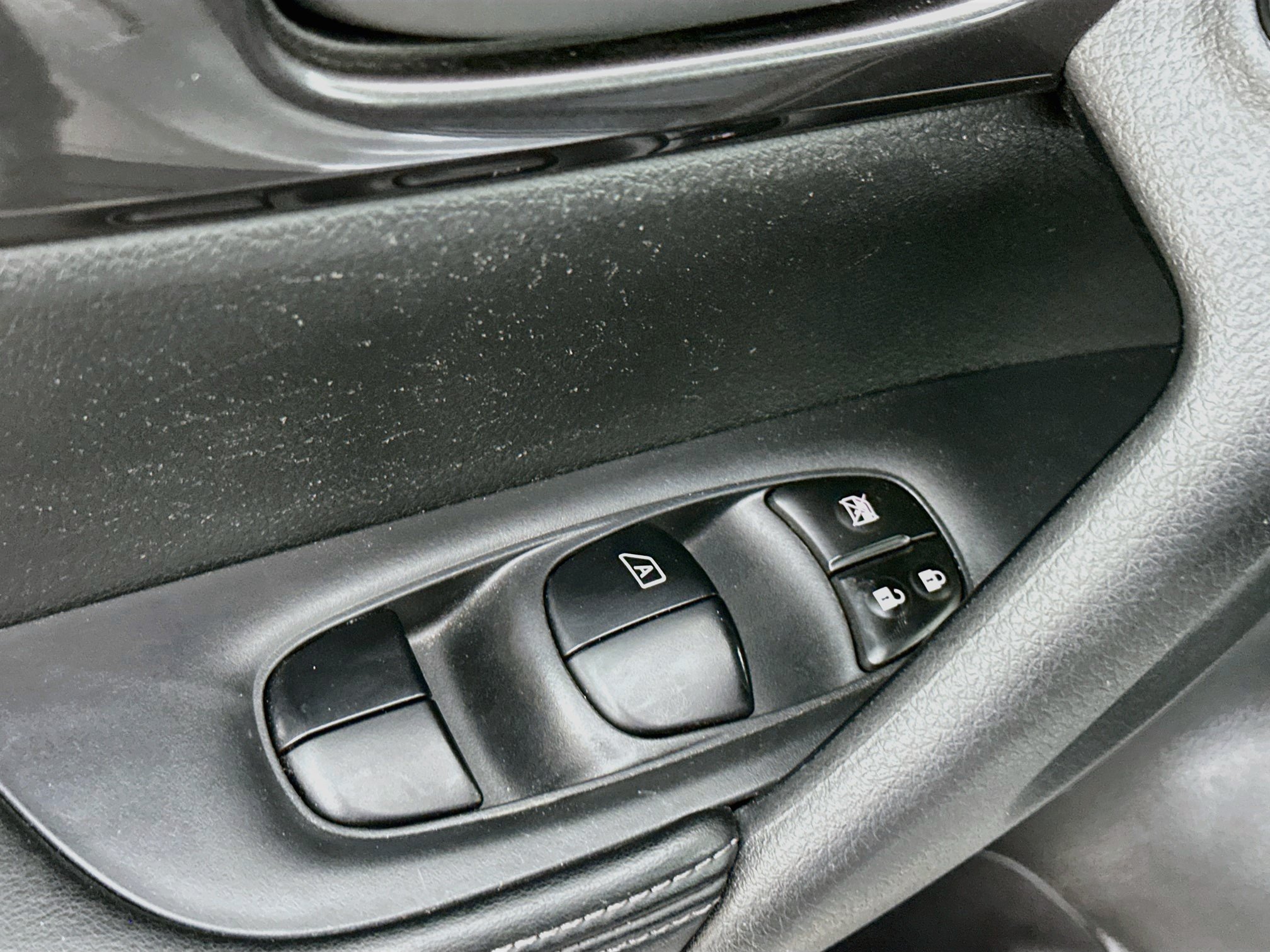 Used 2020 Nissan Rogue S FWD image 15