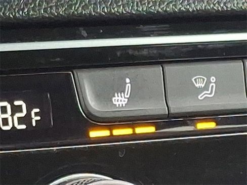 Used 2022 Volkswagen Atlas Cross Sport SE image 24