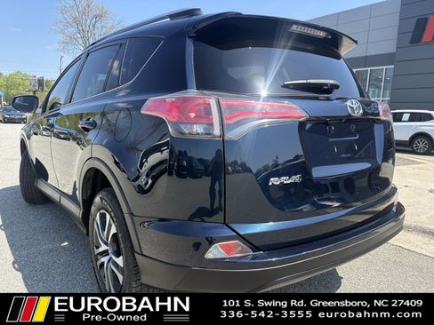 Used 2018 Toyota RAV4 LE image 3