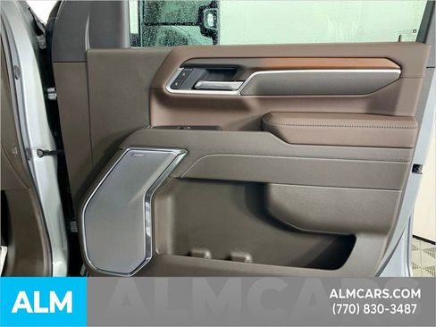 Used 2025 GMC Sierra 3500 Denali w/ Denali Reserve Package image 39