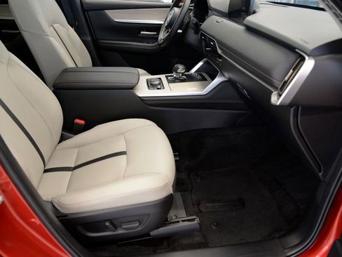 Certified 2024 MAZDA CX-90 Plug-In Hybrid w/ Premium Pkg image 31