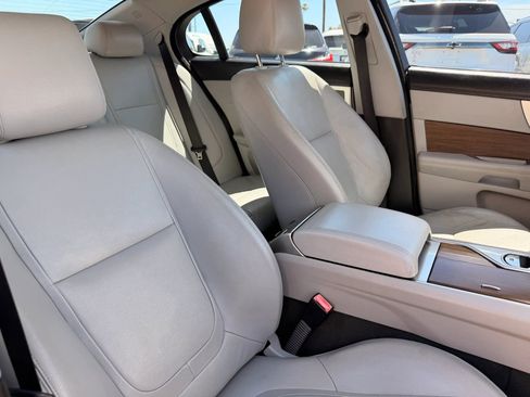Used 2015 Jaguar XF Premium RWD image 27