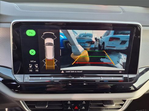 Used 2024 Volkswagen Atlas Peak Edition SE image 43