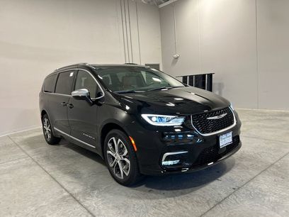 New 2026 Chrysler Pacifica Pinnacle