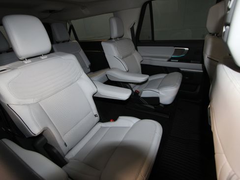 New 2026 Ford Expedition Max Platinum AWD/4WD image 23
