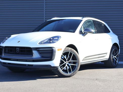 Used 2023 Porsche Macan Turbo image 1