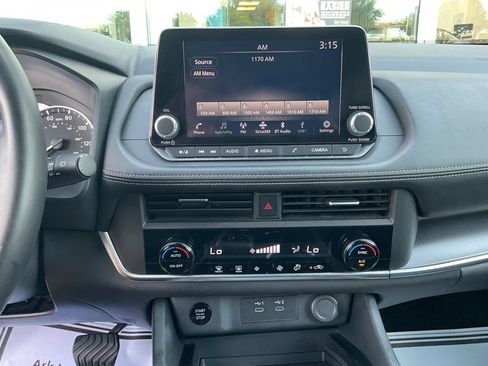 Used 2025 Nissan Rogue SV FWD image 29