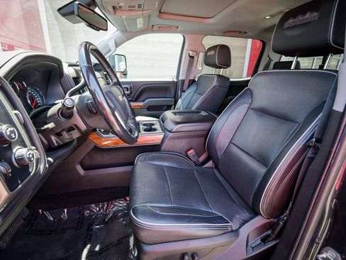 Used 2018 Chevrolet Silverado 1500 High Country AWD/4WD image 13
