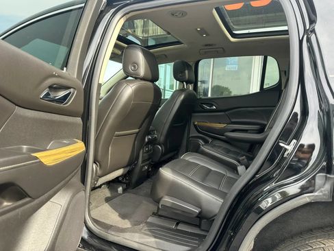 Used 2019 GMC Acadia Denali w/ Technology Package FWD image 12