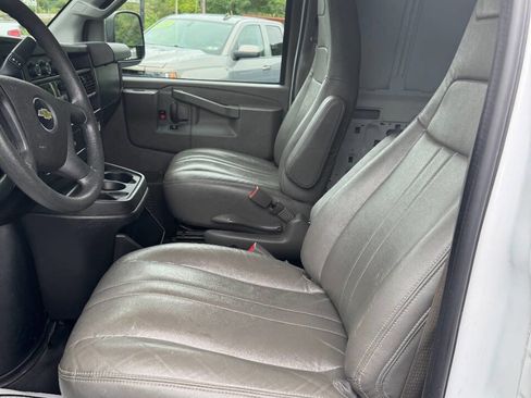 Used 2019 Chevrolet Express 2500 Extended image 11