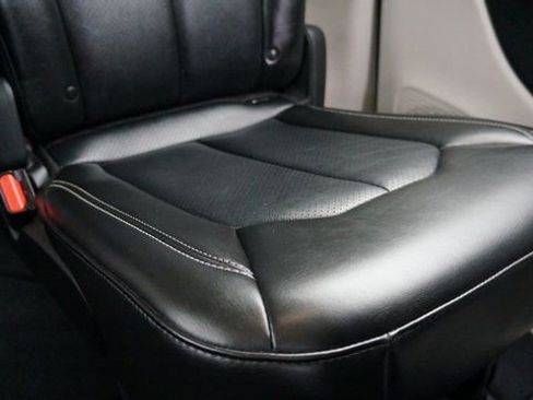 Used 2024 Chrysler Pacifica Touring-L image 63