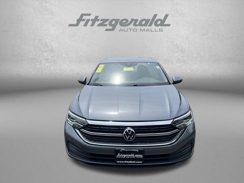 Used 2024 Volkswagen Jetta SE FWD image 6