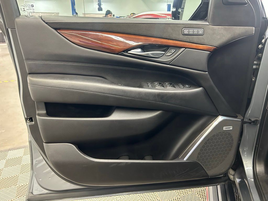 Used 2019 Cadillac Escalade Premium Luxury RWD image 22