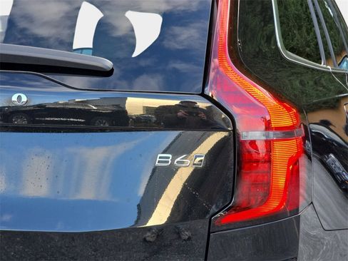 Used 2025 Volvo XC90 B6 Ultra w/ Protection Package Premier image 40