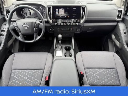 Certified 2025 Nissan Frontier SV image 17