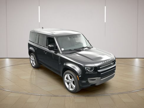 Used 2025 Land Rover Defender 110 X-Dynamic SE AWD/4WD image 35