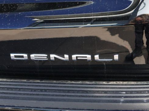 Used 2021 GMC Yukon Denali w/ Denali Premium Package image 22