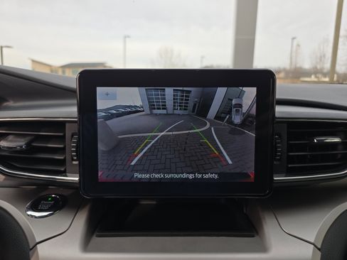 Used 2021 Ford Explorer XLT w/ Equipment Group 202A image 27