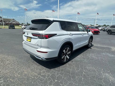 Used 2025 Mitsubishi Outlander SE FWD image 6
