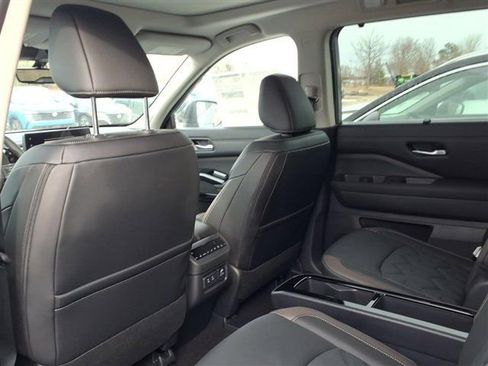New 2026 Nissan Pathfinder Platinum image 27