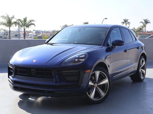 Certified 2024 Porsche Macan image 1