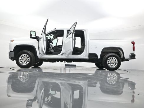Used 2023 Chevrolet Silverado 2500 LT AWD/4WD image 56