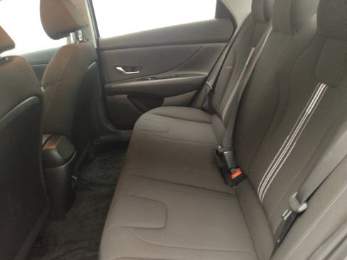 Used 2025 Hyundai Elantra Hybrid FWD image 18