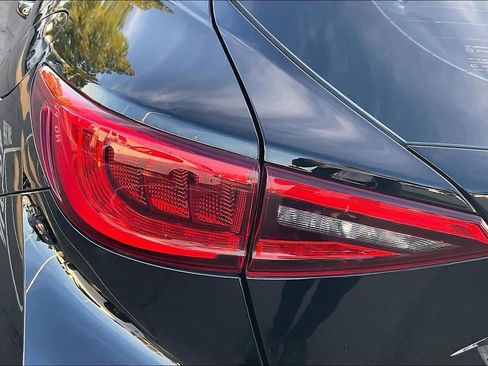 Used 2018 INFINITI QX30 Premium w/ Technology Package image 30