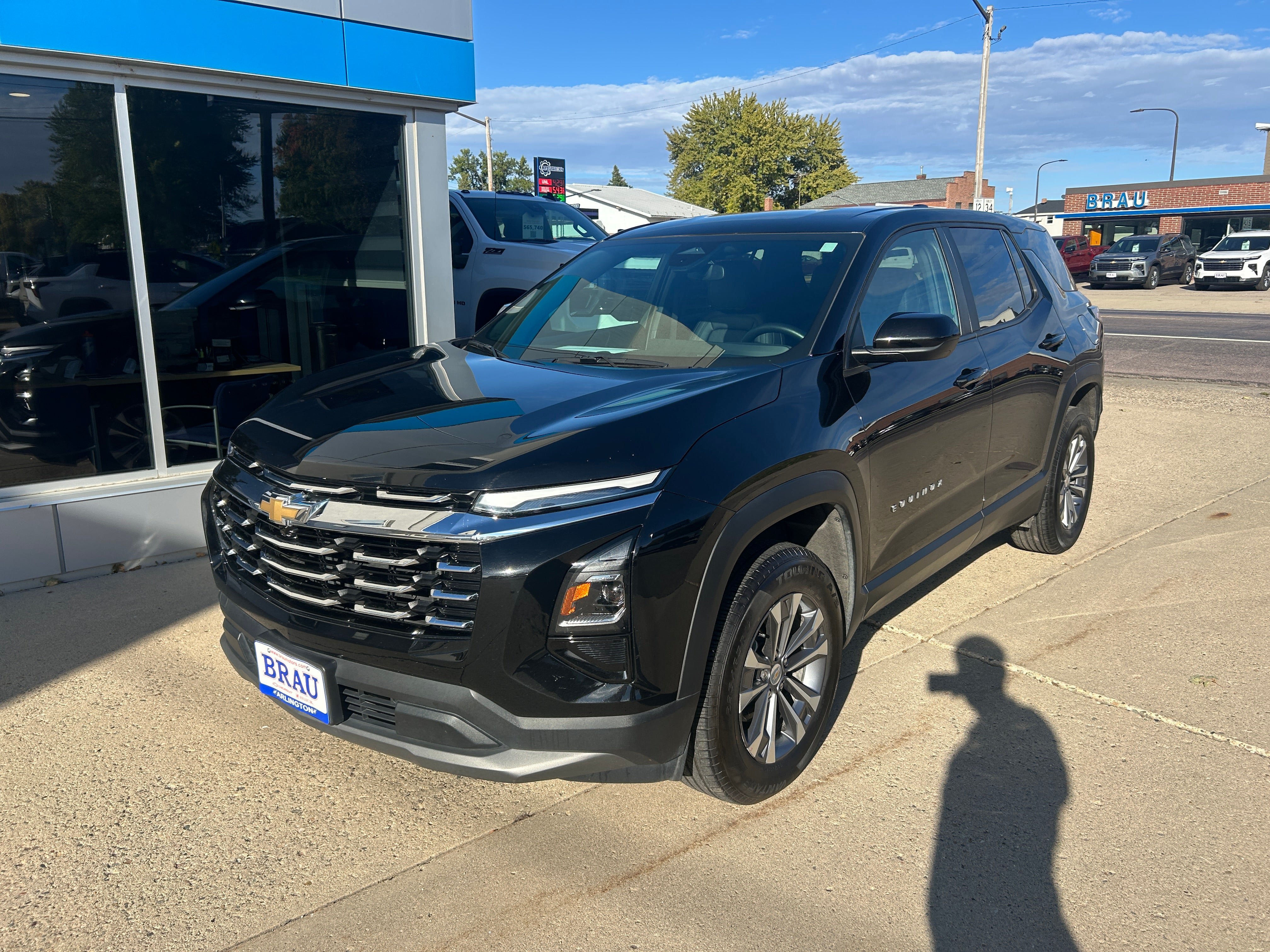 Used 2026 Chevrolet Equinox LT w/ Convenience Package II AWD/4WD image 2