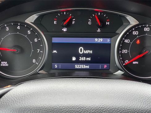 Used 2024 GMC Terrain AT4 image 33